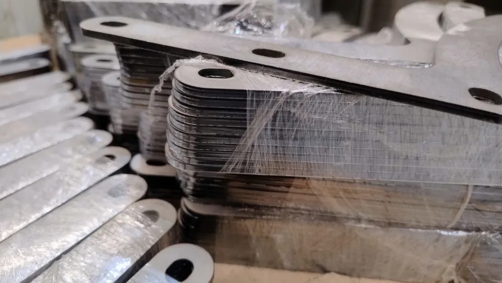 Piezas metálicas cortadas con láser CNC para producción en serie