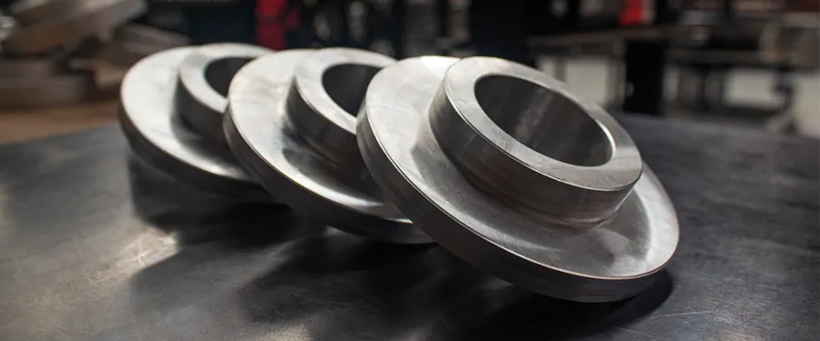 Piezas cilíndricas fabricadas mediante torno industrial