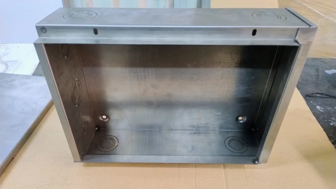 Unión de piezas para ensambles metálicos en fabricación industrial